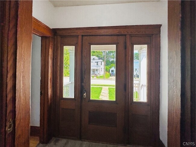Building Photo - 3565 Oneida St