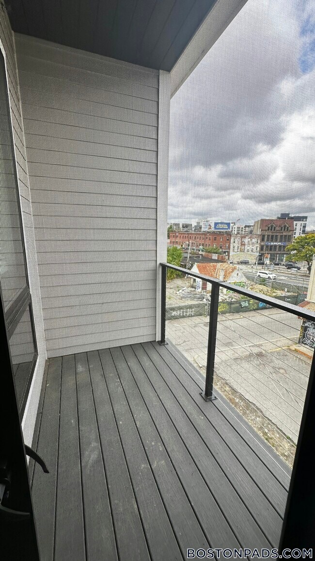 Building Photo - 16-18 HighGate St.