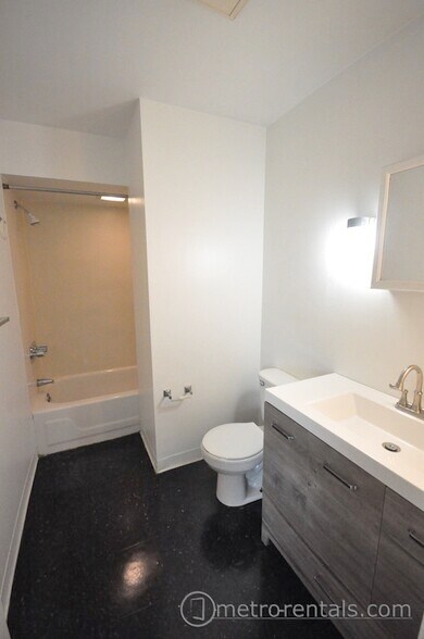 bathroom - 2179 Summit St