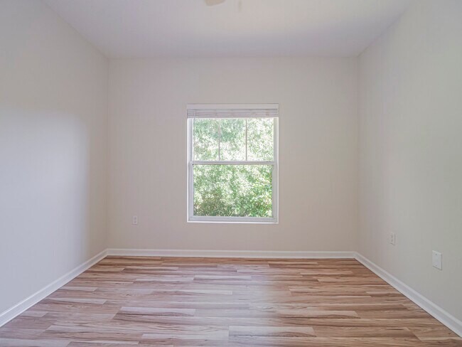 Building Photo - 5095 Fairways Cir