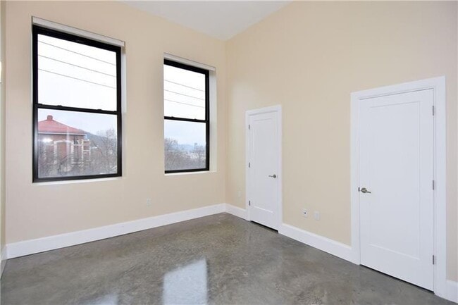 Building Photo - 2301 Mission St