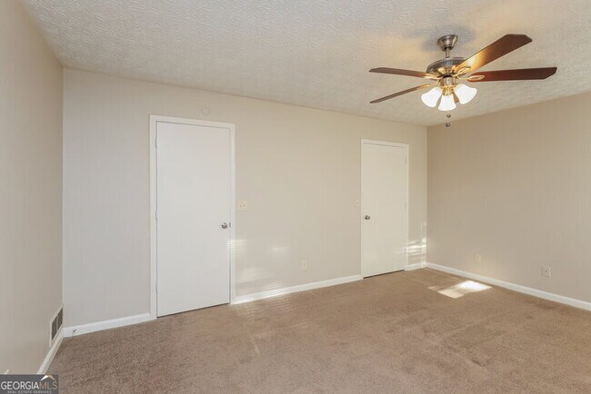 Building Photo - 5710 Deerfield Pl