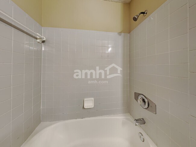Building Photo - 3753 Woodbriar Dr