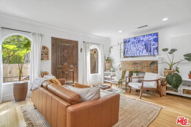 Building Photo - 1051 S Stanley Ave