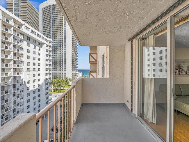 Building Photo - 1865 S Ocean Dr
