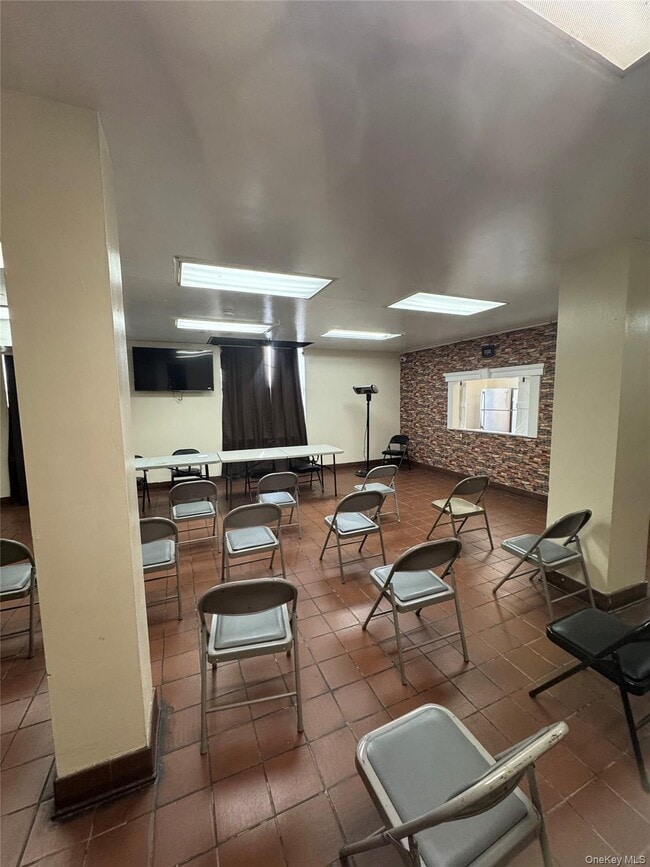 Building Photo - 1670 Longfellow Ave