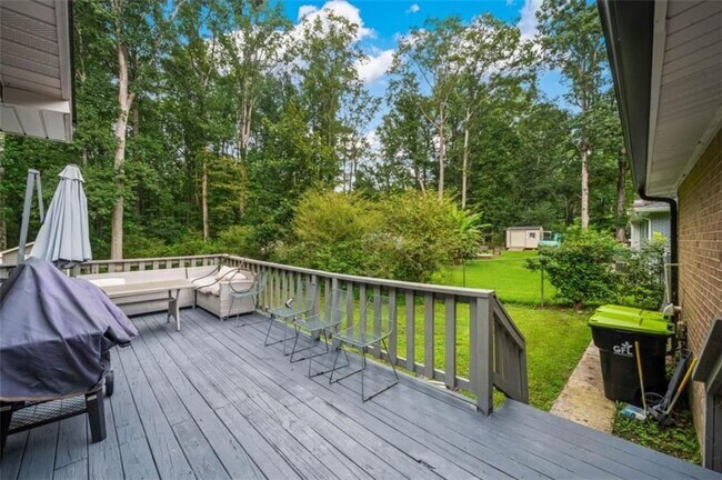 Building Photo - 6207 Moss Dr