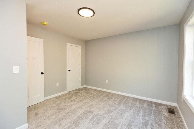 Building Photo - 231 Putnam Hill Rd