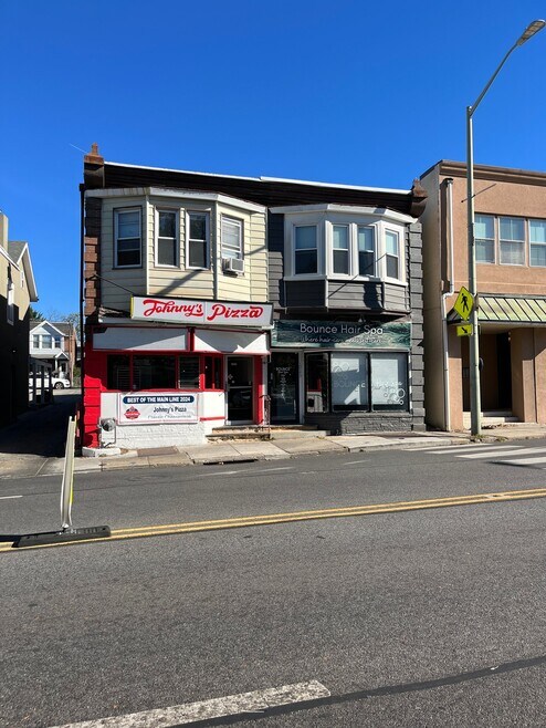 Building Photo - 1023 W Lancaster Ave