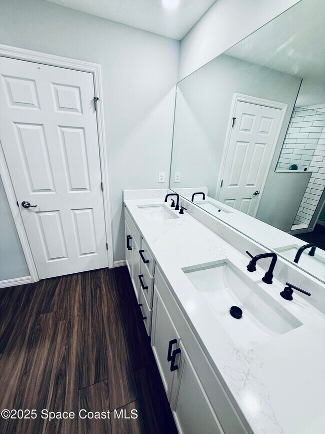 Building Photo - 1026 Dania Cir