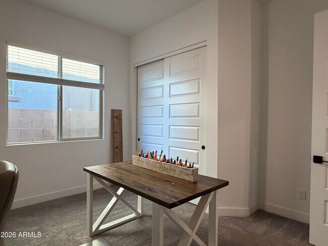 Building Photo - 10849 E Thunderbolt Ave