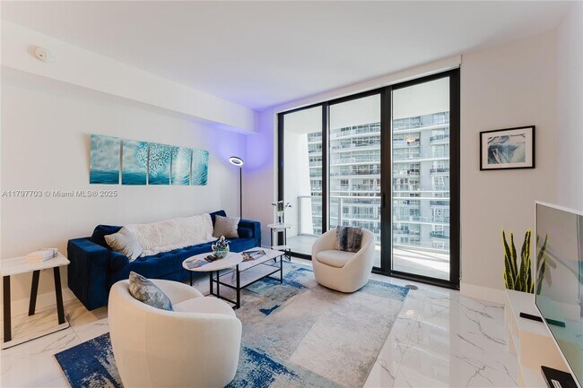 Building Photo - 1010 Brickell Ave