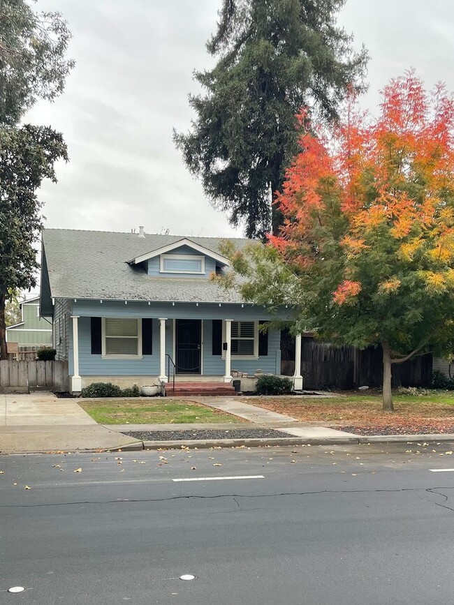 Primary Photo - COMING SOON Cute single family home