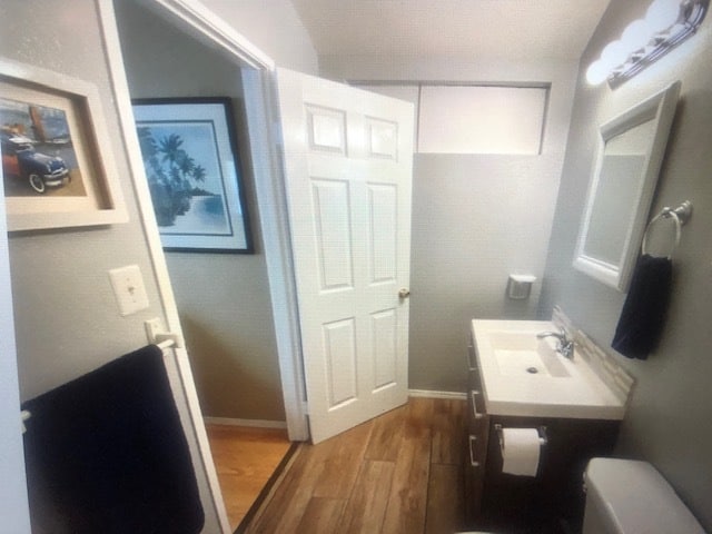 ensuite bath - 13 Waikalani Pl