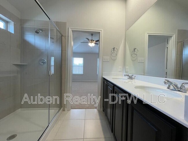 Building Photo - 5752 Brookville Dr