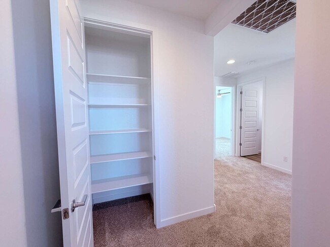 Building Photo - 8307 E Peterson Ave