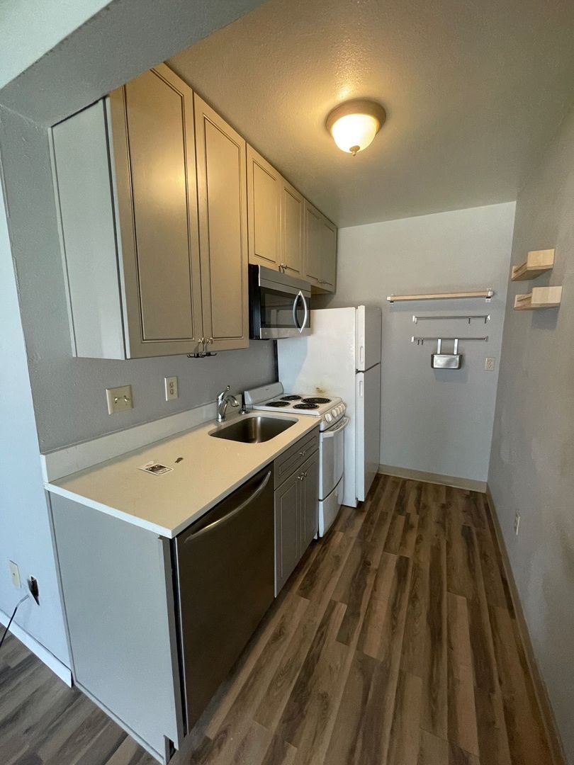 Building Photo - 1945 Arapahoe Ave