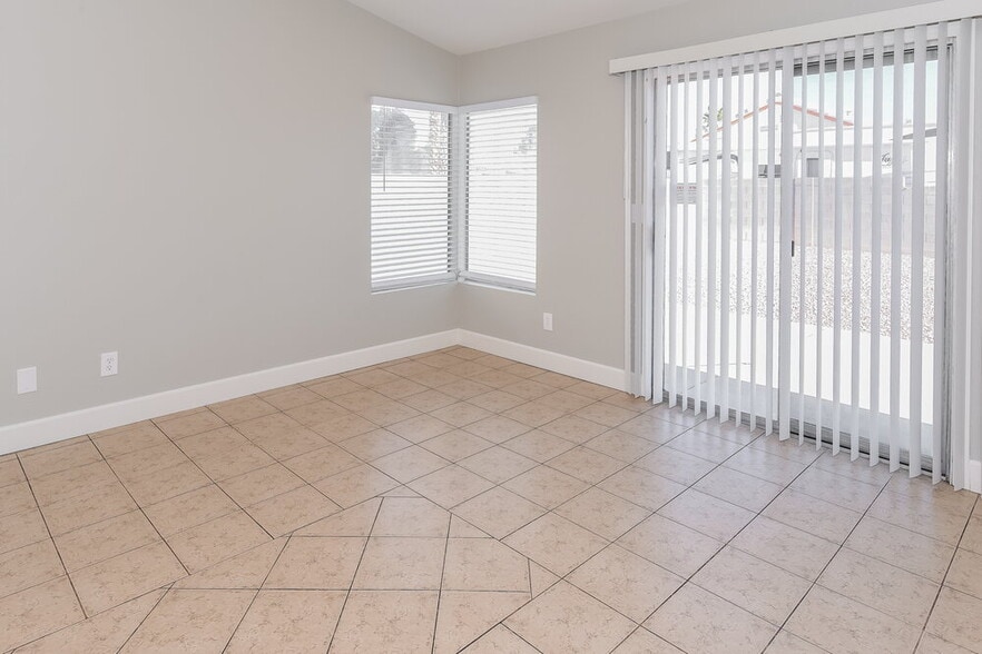 Building Photo - 5004 Crystal Breeze Ln