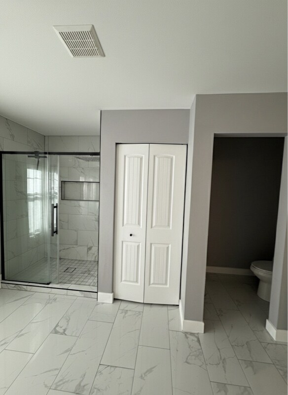 Building Photo - 2404 SE 2nd Ct