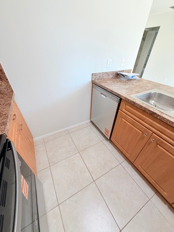 Building Photo - 1102 SE 8th Terrace