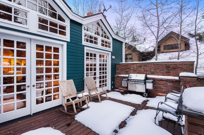 Building Photo - 437 W Smuggler St