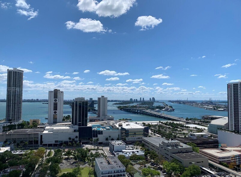 Building Photo - 1600 NE 1st Ave