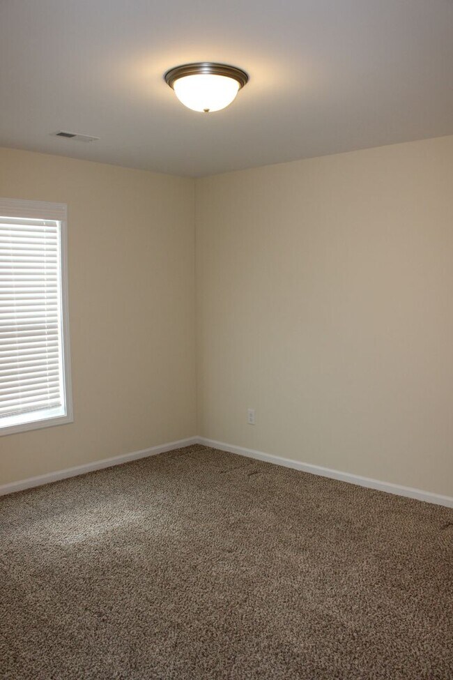 Building Photo - Welcome to your dream home!