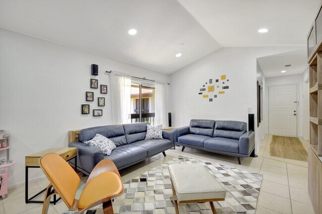 Building Photo - 5151 W Club Cir