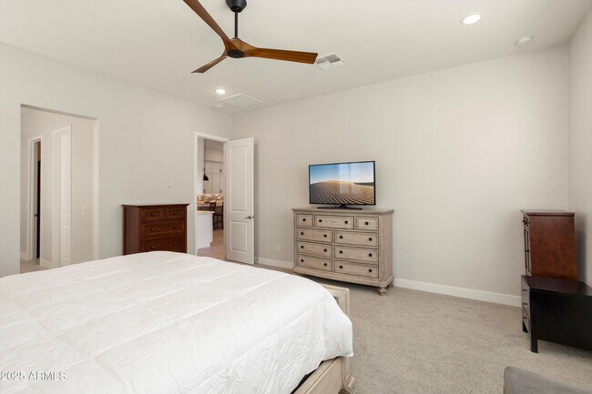 Building Photo - 21387 W Meadowbrook Ave