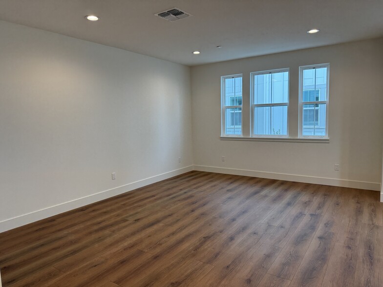 Building Photo - 35 Morera Ln