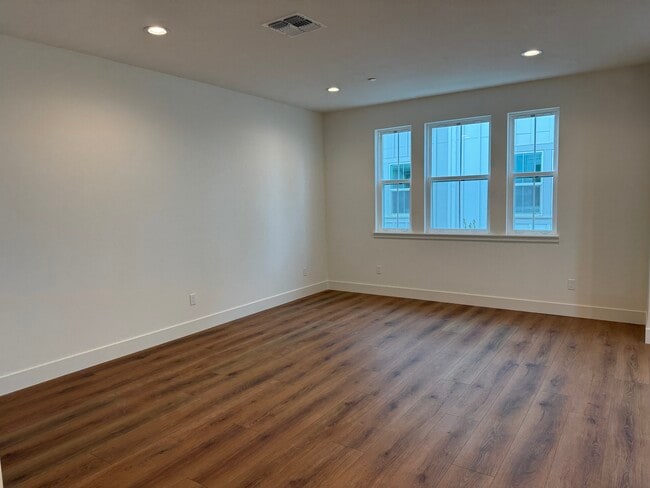 Building Photo - 35 Morera Ln