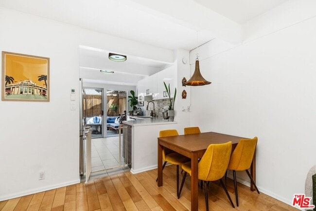 Building Photo - 4040 Grand View Blvd