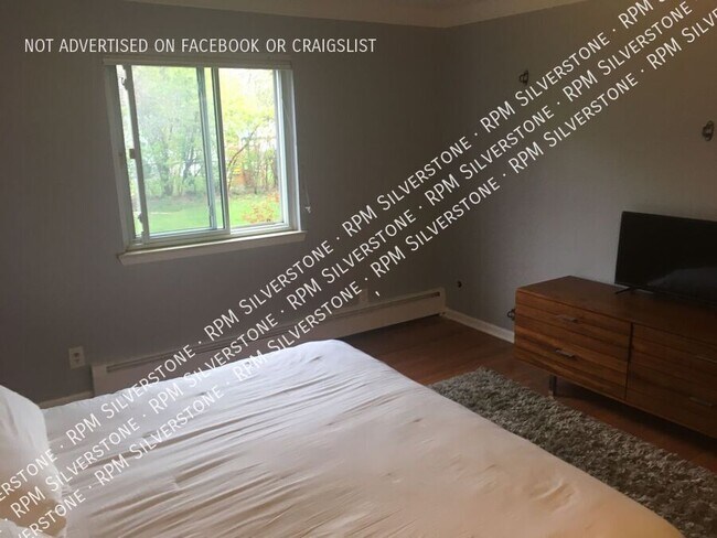 Building Photo - 801 Plate St