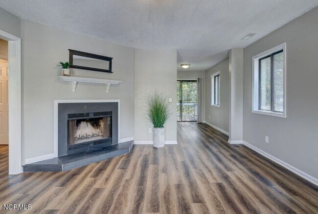 Primary Photo - 4155 Spirea Dr