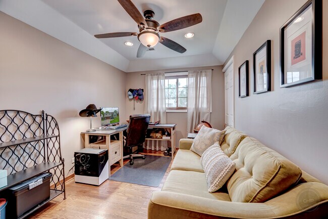 Building Photo - 7215 Larchwood Ln