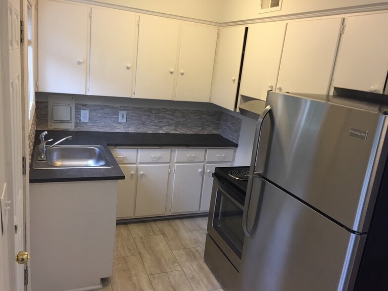 New remodeled kitchen with new counter tops, back splash , tile floor and stainless appliances - 7222 East Burnside