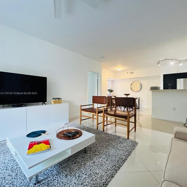 Building Photo - 19701 E Country Club Dr