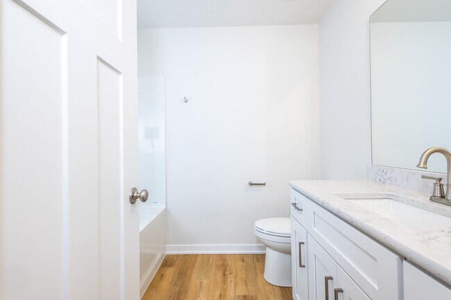 Building Photo - Stunning New Built 5 Bed Duplex!