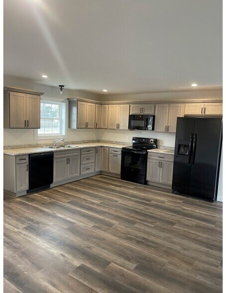 Building Photo - 222 New Boston Rd