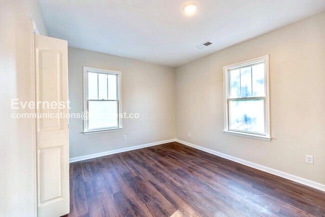 Building Photo - 115 Pine St