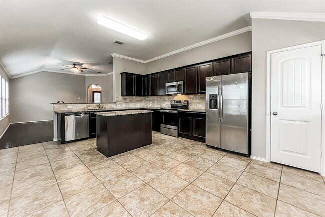 Building Photo - 255 Callaghan Dr