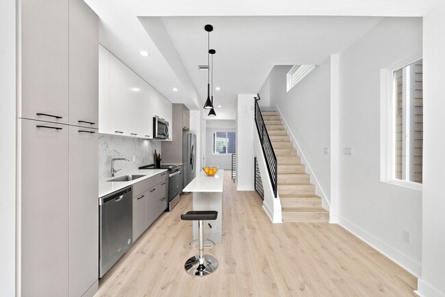 Building Photo - 1406 Valentine St