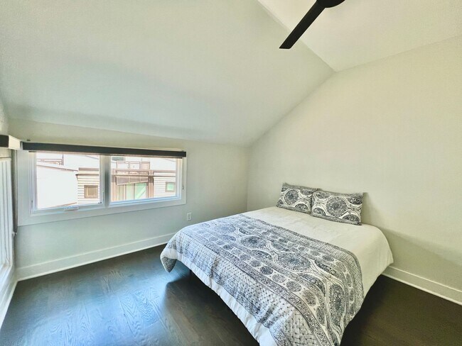 Building Photo - Modern Townhome with Roof Terrace in Dilworth Neighborhood Charlotte NC