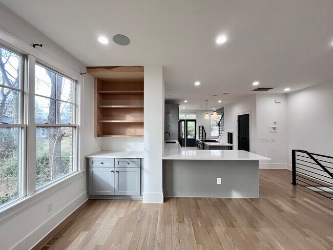 Building Photo - 614 West Blvd