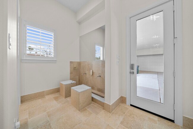 Building Photo - 2102 Countryshire Ln