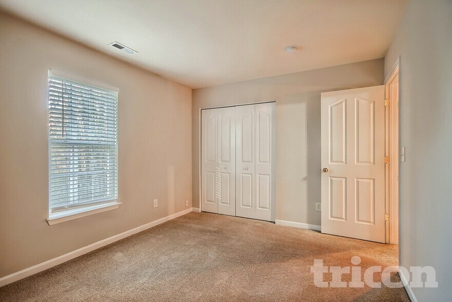 Building Photo - 8330 Wallace Glen Dr