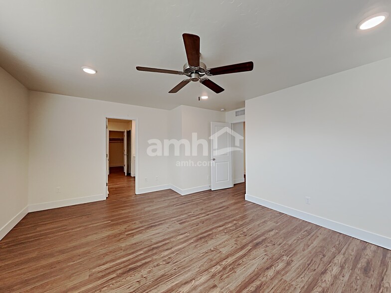 Building Photo - 9433 W Hiden Stream St