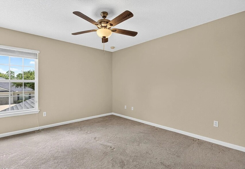 Building Photo - 72 Amistad Dr