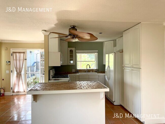 Building Photo - 1762 Hornblend St