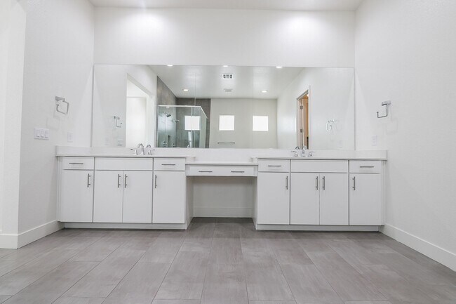 Building Photo - Luxury Living in Inspirada’s Gated Escala Community!